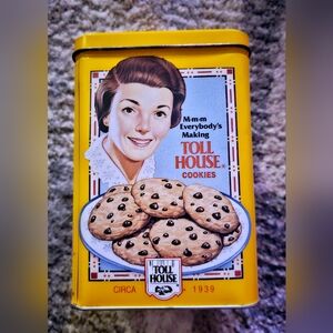 Vintage Toll House Cookie Tin ♡